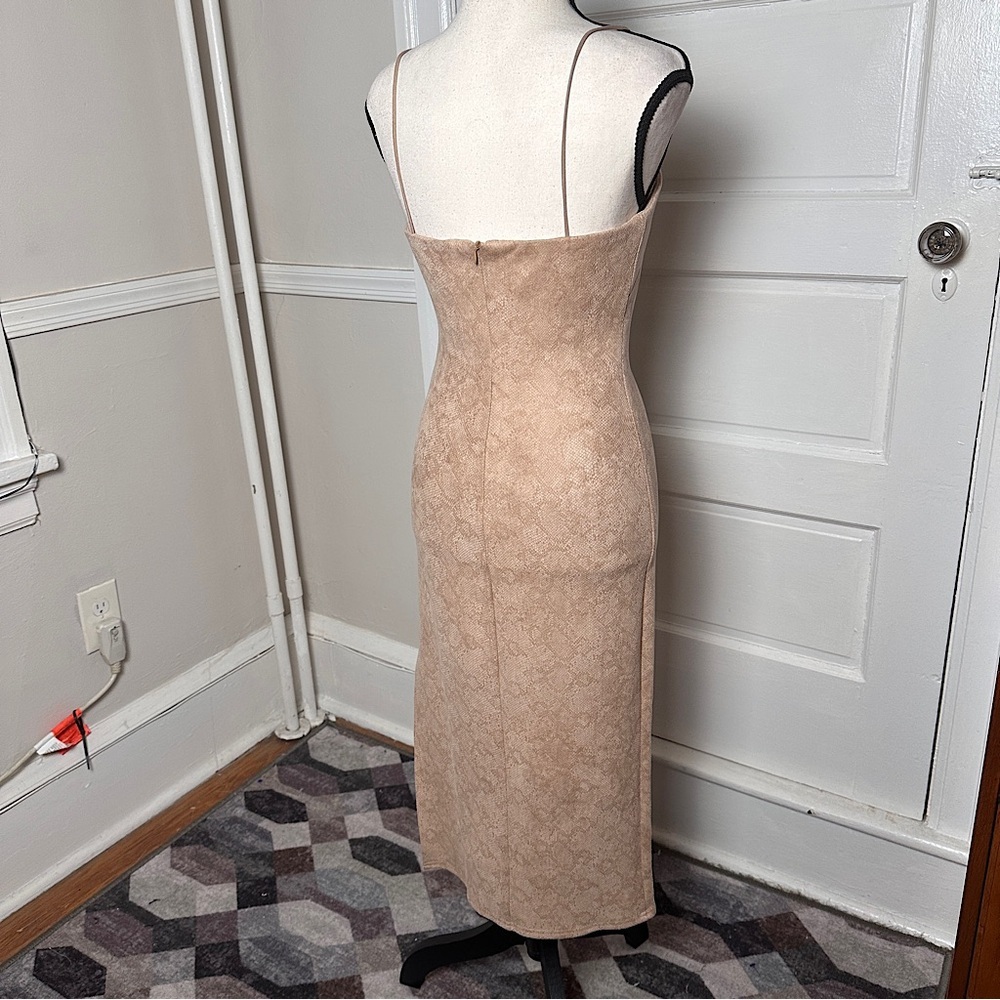 3/$20 💥 4SI3NNA Bodycon Dress Sz S‎ Neutral Muted Snakeskin Print Slit - Picture 5 of 16